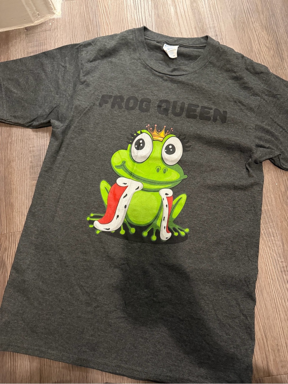 Frog Queen Graphic Tee - Charcoal with Bright Green Frog- size small